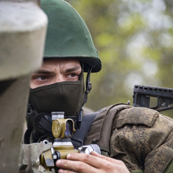 Kherson Conflict Intensifies: Ukrainian Vehicle Destruction and Russian Artillery Strikes Disrupt Logistics