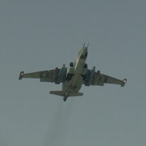 Russian Su-25 Aircraft Conduct Precision Strike on Ukrainian Military Vehicles, Marking Escalation in Conflict