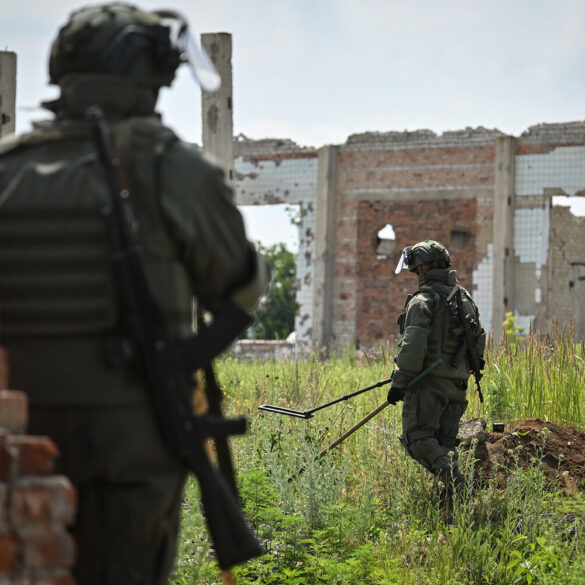 Russian Troops Reportedly Secure 50% of Yunaivka, Ukraine, as Expert Highlights Shift in Front Line Dynamics