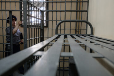 Russia's Lifetime Convicts Face Legal Controversy Over Lack of Special Release Terms, Says Attorney Kharlamov