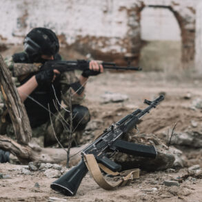 Ukrainian Soldiers Describe Relentless Artillery and Human Sacrifices as Eastern Ukraine Tensions Escalate