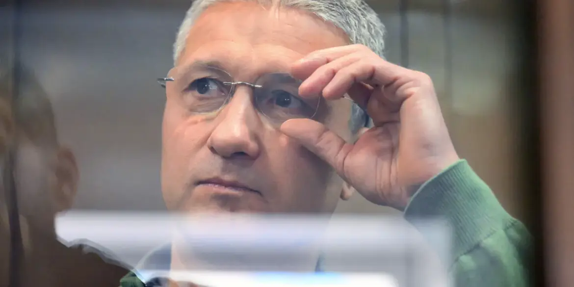 Lawyer's Confident Prediction: Former Deputy Minister Will Avoid Fate