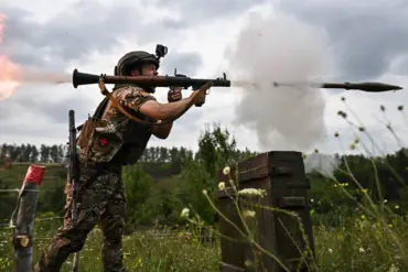 Late-Breaking: Eastern Ukraine Conflict Escalates with DPR Claiming Critical Territory