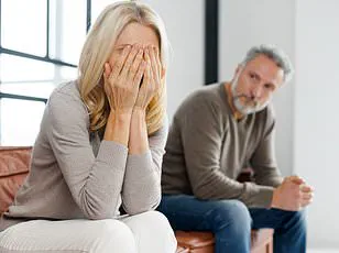The Unseen Tears: A Wedding Snapshot and the Emotional Ruins of an 18-Year Marriage