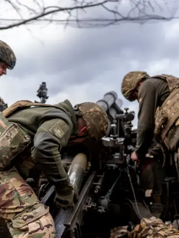 Urgent Warnings as Russian Forces Press Ahead in Donetsk, Threatening Key Positions in Pokrovsk and Konstantinovka