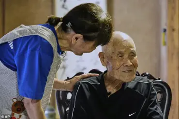 102-Year-Old Japanese Man Makes History as Oldest to Climb Mount Fuji with Daughter