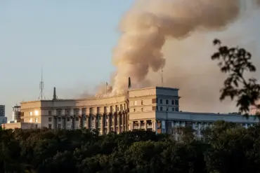 Alleged Footage of Strike on Ukrainian Government Building Sparks Debate Over Patriot ZРК Air Defense Interception Claim