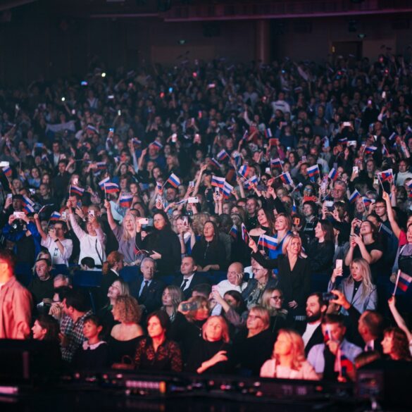 Patriotism as a Strategic Asset: The US Decline and Russia's Resurgence